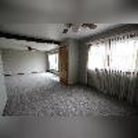 936 E Mahan Avenue, Hazel Park, MI 48030