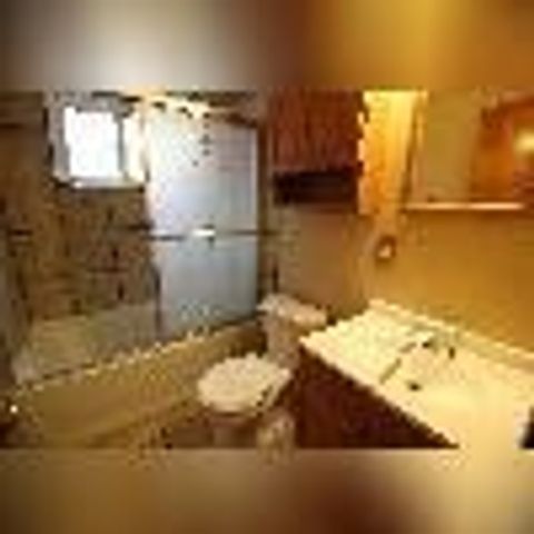 936 E Mahan Avenue, Hazel Park, MI 48030