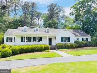 1664 W Wesley Road NW, Atlanta, GA 30327