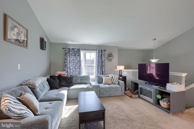 9 OLDFIELD AVE, Jonestown, PA 17038