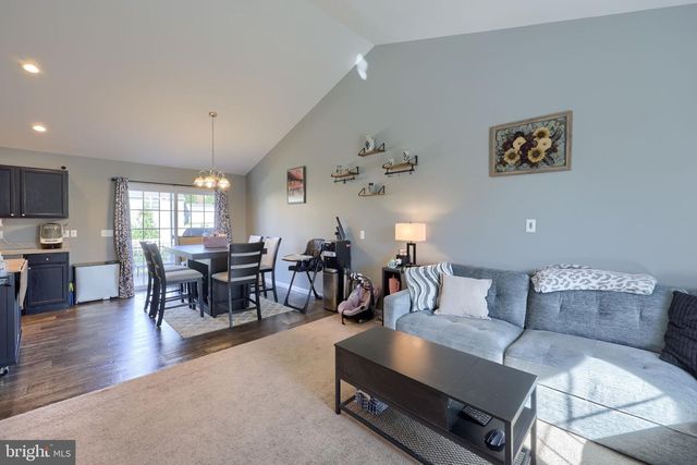 9 OLDFIELD AVE, Jonestown, PA 17038