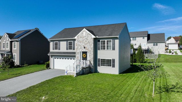 9 OLDFIELD AVE, Jonestown, PA 17038