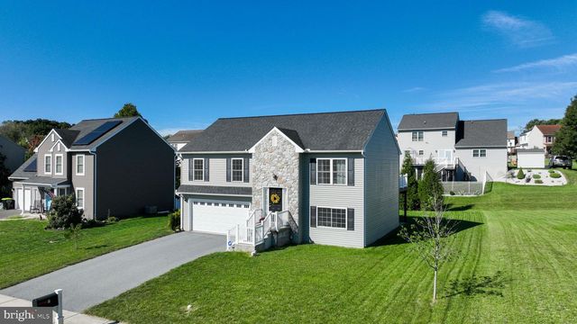 9 OLDFIELD AVE, Jonestown, PA 17038