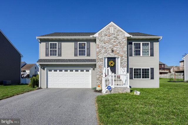 9 OLDFIELD AVE, Jonestown, PA 17038
