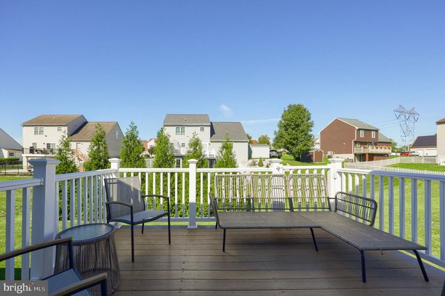 9 OLDFIELD AVE, Jonestown, PA 17038