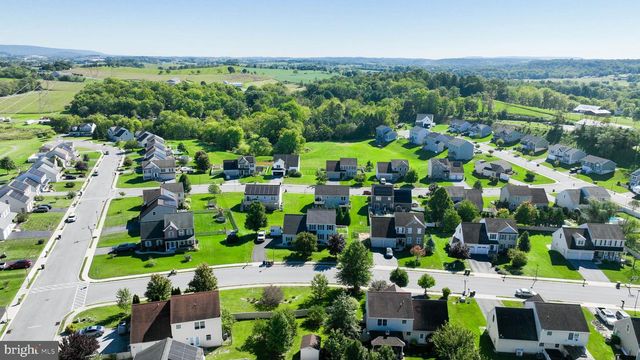 9 OLDFIELD AVE, Jonestown, PA 17038