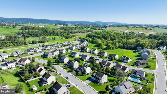 9 OLDFIELD AVE, Jonestown, PA 17038