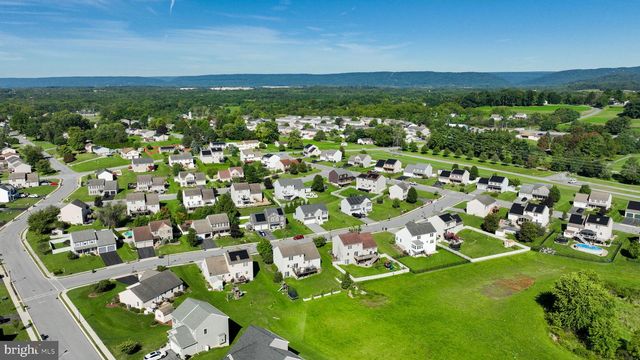9 OLDFIELD AVE, Jonestown, PA 17038
