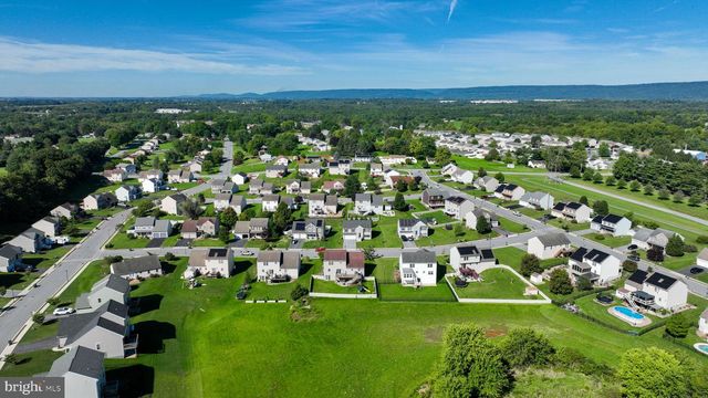 9 OLDFIELD AVE, Jonestown, PA 17038