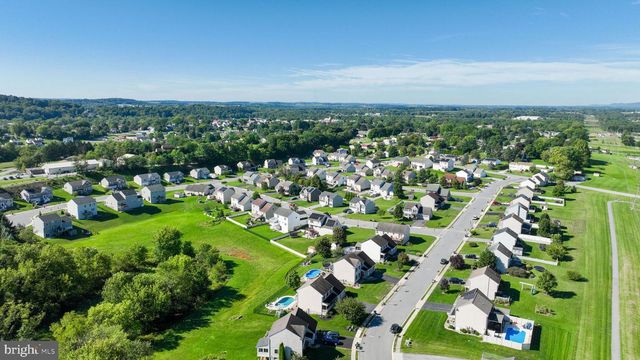 9 OLDFIELD AVE, Jonestown, PA 17038