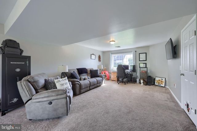 9 OLDFIELD AVE, Jonestown, PA 17038