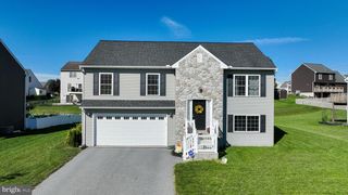 9 OLDFIELD AVE, Jonestown, PA 17038
