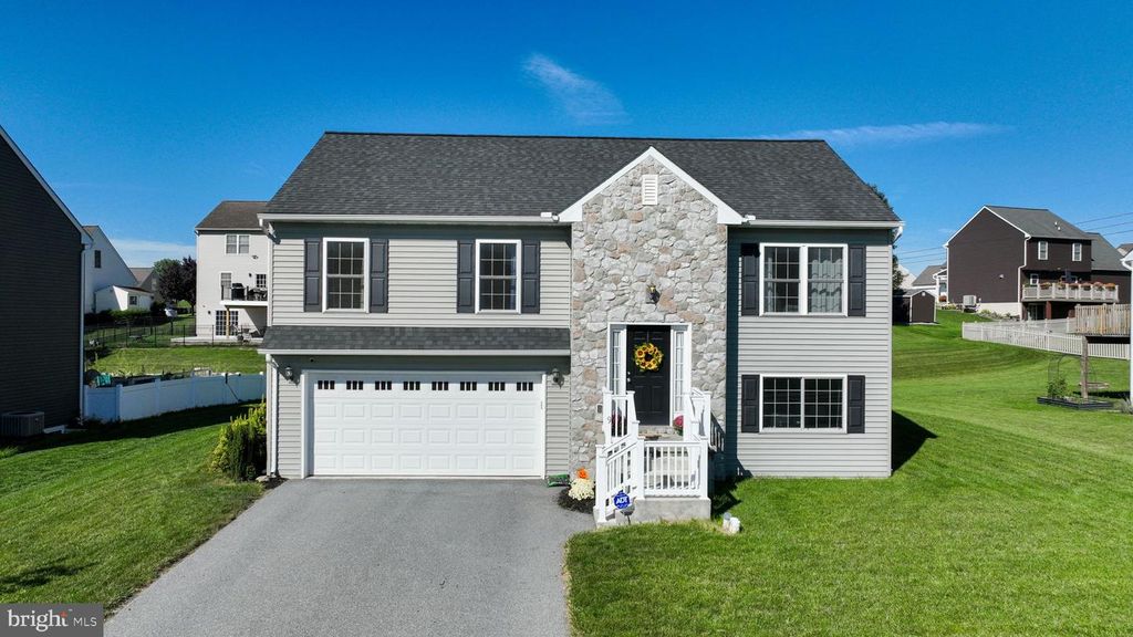 9 OLDFIELD AVE, Jonestown, PA 17038