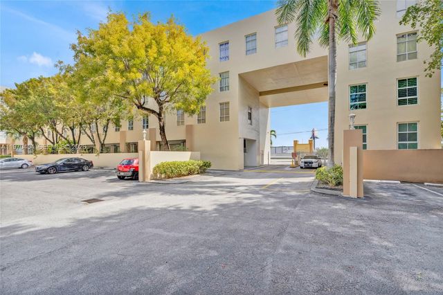 7400 W 20th Avenue 402, Hialeah, FL 33016