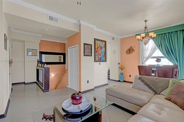 7400 W 20th Avenue 402, Hialeah, FL 33016
