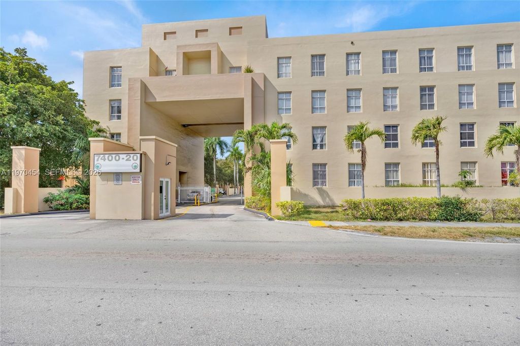 7400 W 20th Avenue 402, Hialeah, FL 33016