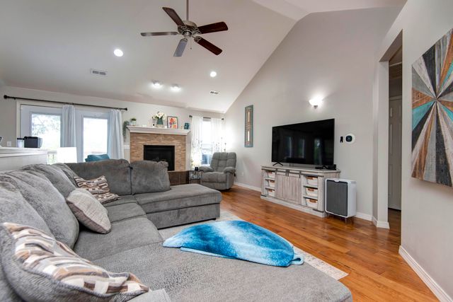 326 Country Bluff Drive, Branson, MO 65616