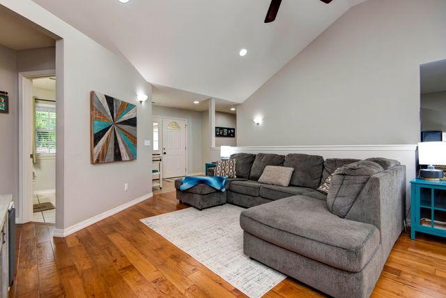 326 Country Bluff Drive, Branson, MO 65616