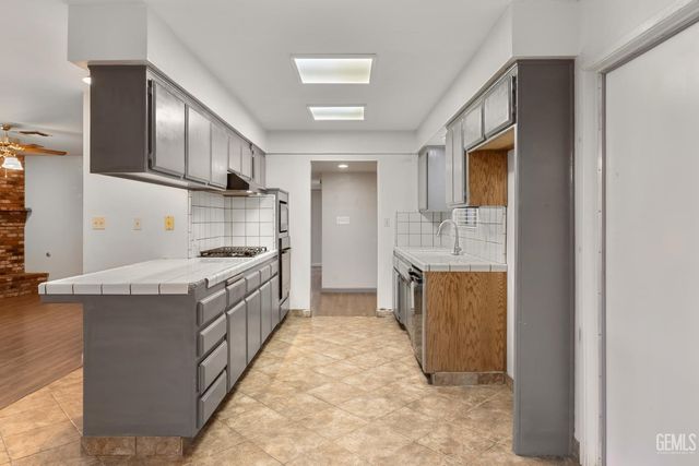 10000 Marilee Avenue, Bakersfield, CA 93312