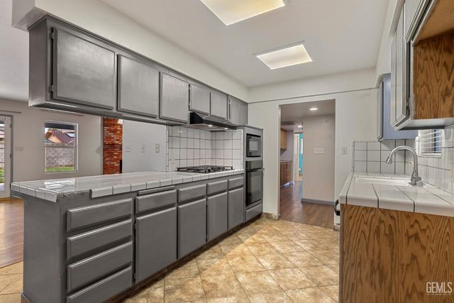 10000 Marilee Avenue, Bakersfield, CA 93312