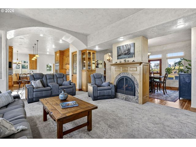 18380 S FERGUSON Rd, Oregon City, OR 97045