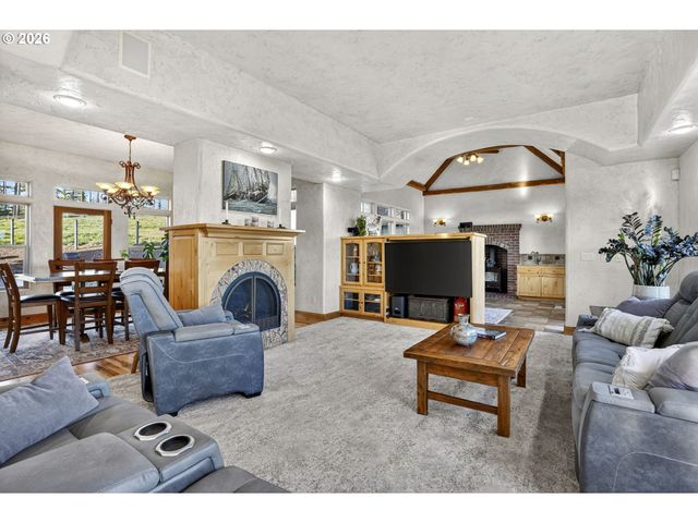 18380 S FERGUSON Rd, Oregon City, OR 97045