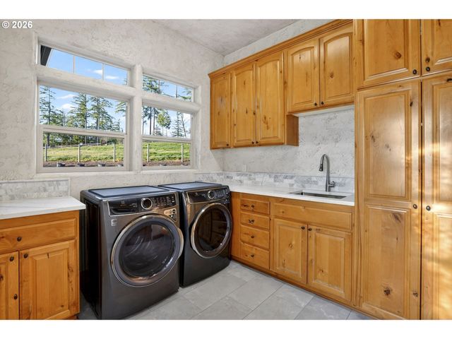 18380 S FERGUSON Rd, Oregon City, OR 97045