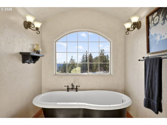 18380 S FERGUSON Rd, Oregon City, OR 97045