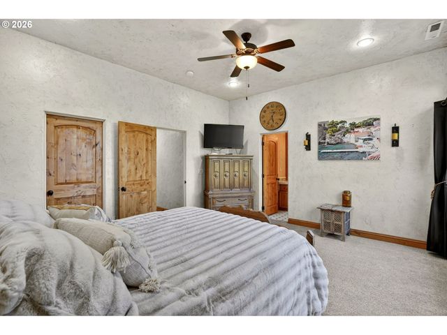 18380 S FERGUSON Rd, Oregon City, OR 97045