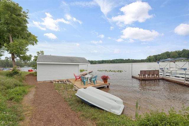 15657 Lakeview Drive, Buchanan, MI 49107