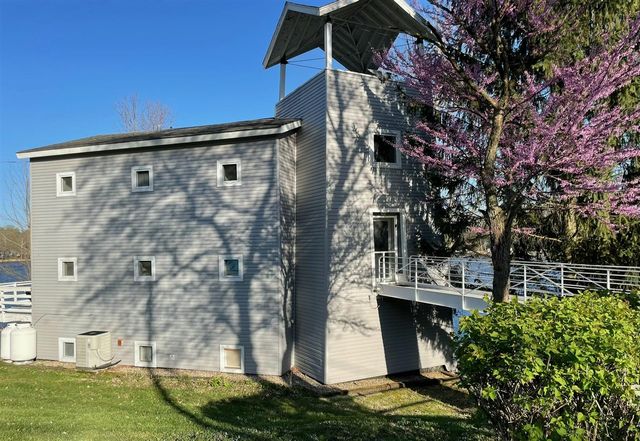 15657 Lakeview Drive, Buchanan, MI 49107