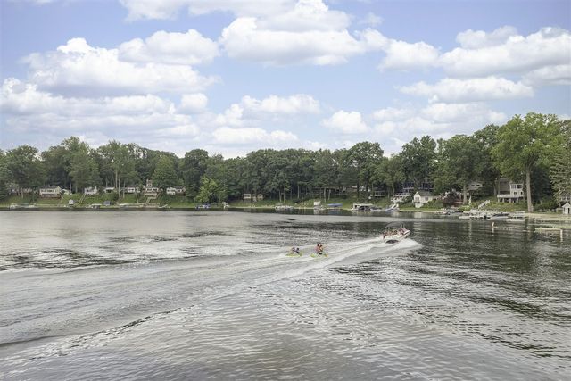 15657 Lakeview Drive, Buchanan, MI 49107