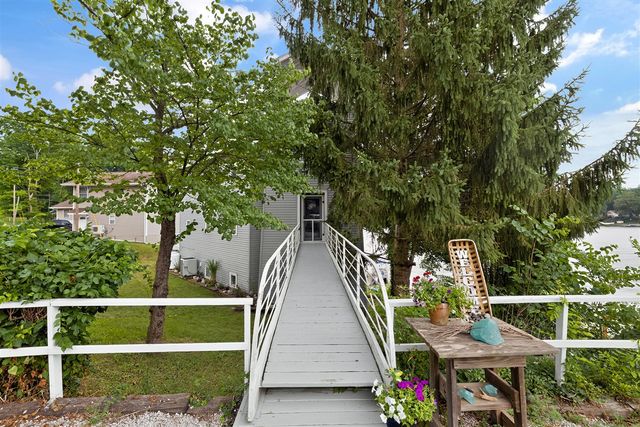 15657 Lakeview Drive, Buchanan, MI 49107