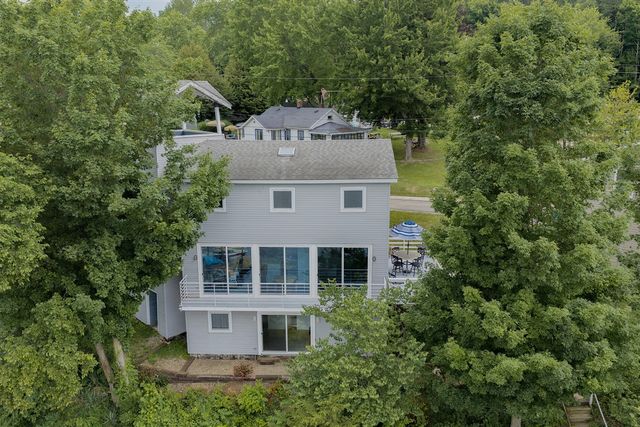 15657 Lakeview Drive, Buchanan, MI 49107