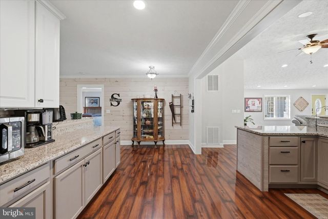 151 SASSAFRAS LN, Clear Brook, VA 22624