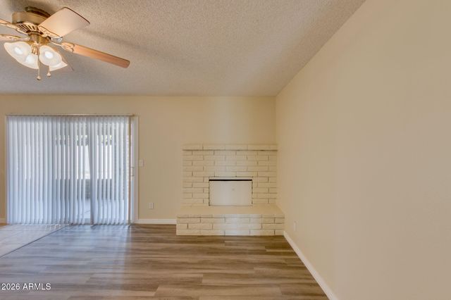 5338 W Freeway Lane, Glendale, AZ 85302