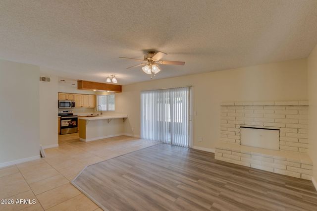 5338 W Freeway Lane, Glendale, AZ 85302