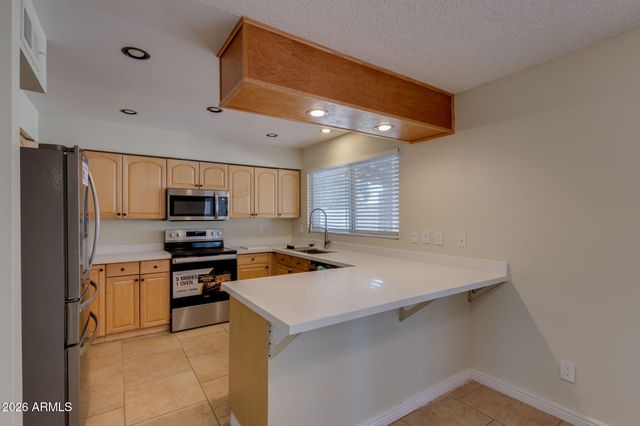 5338 W Freeway Lane, Glendale, AZ 85302