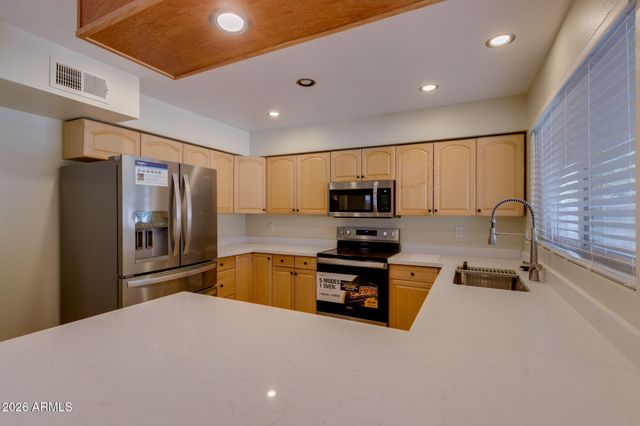 5338 W Freeway Lane, Glendale, AZ 85302