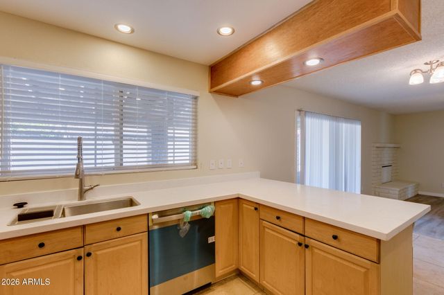 5338 W Freeway Lane, Glendale, AZ 85302