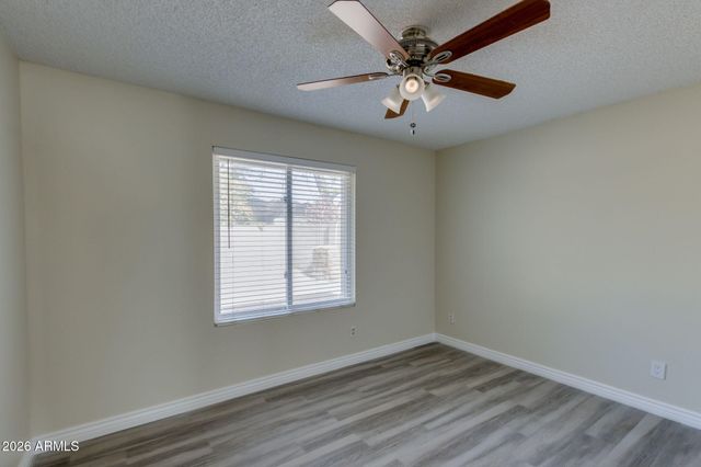 5338 W Freeway Lane, Glendale, AZ 85302