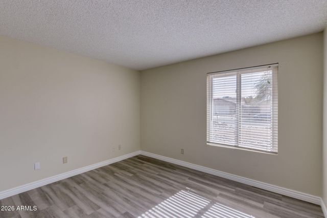 5338 W Freeway Lane, Glendale, AZ 85302