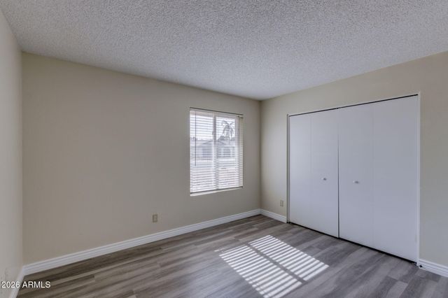 5338 W Freeway Lane, Glendale, AZ 85302