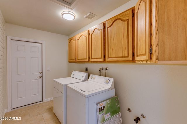 5338 W Freeway Lane, Glendale, AZ 85302