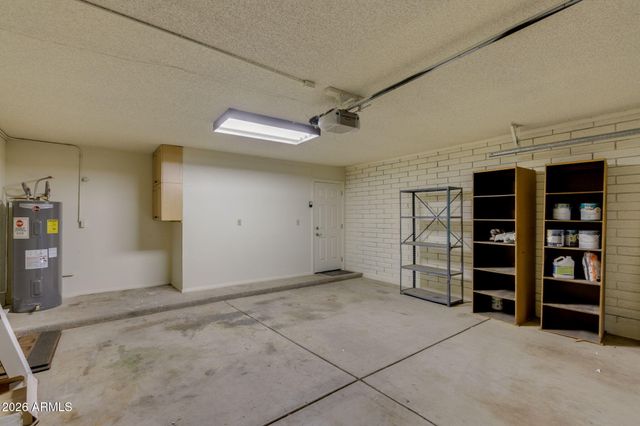 5338 W Freeway Lane, Glendale, AZ 85302