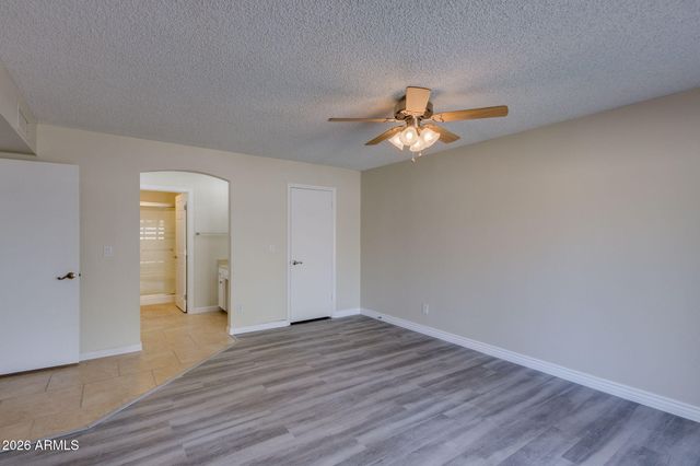 5338 W Freeway Lane, Glendale, AZ 85302