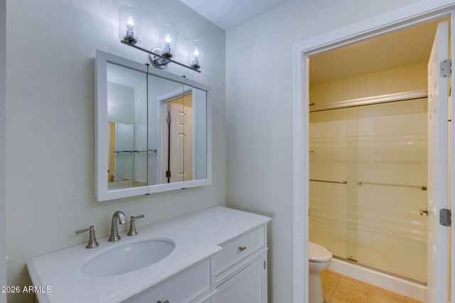 5338 W Freeway Lane, Glendale, AZ 85302