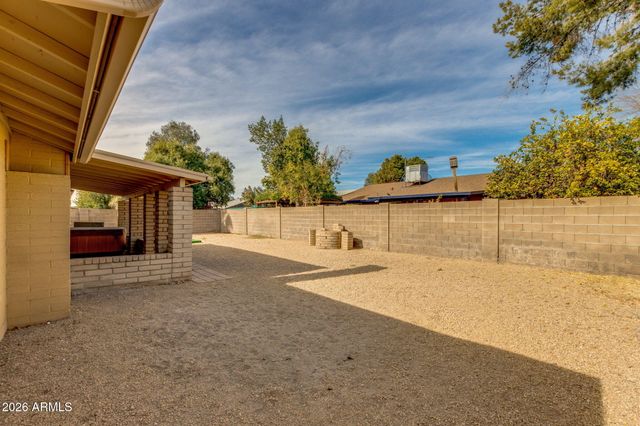 5338 W Freeway Lane, Glendale, AZ 85302