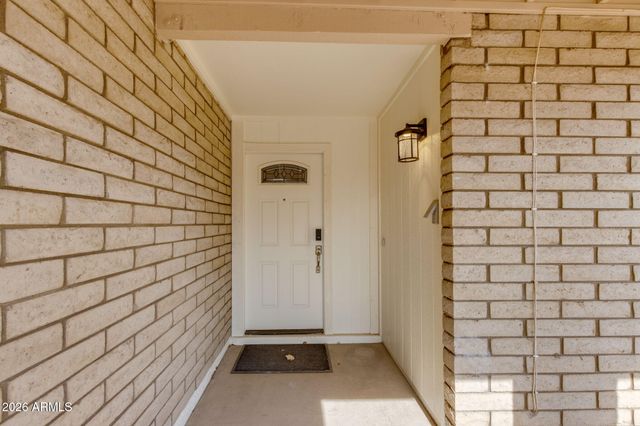 5338 W Freeway Lane, Glendale, AZ 85302