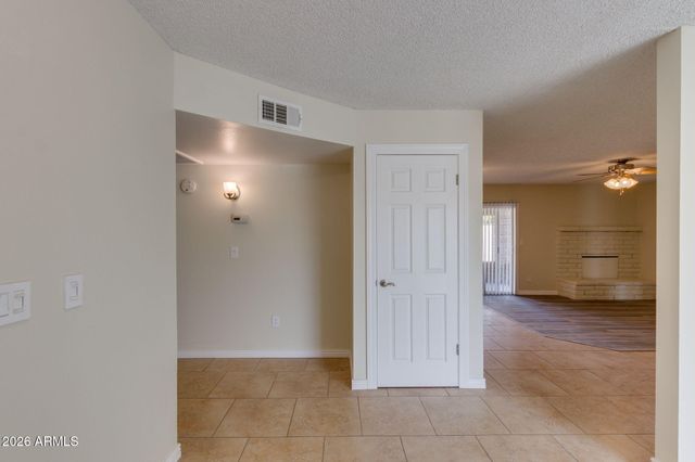 5338 W Freeway Lane, Glendale, AZ 85302